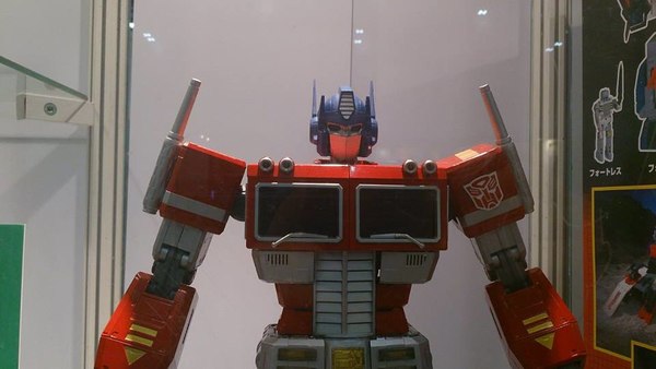 New Action Toys Ultimetal Optimus Prime Transformers Figure Images  (2 of 7)